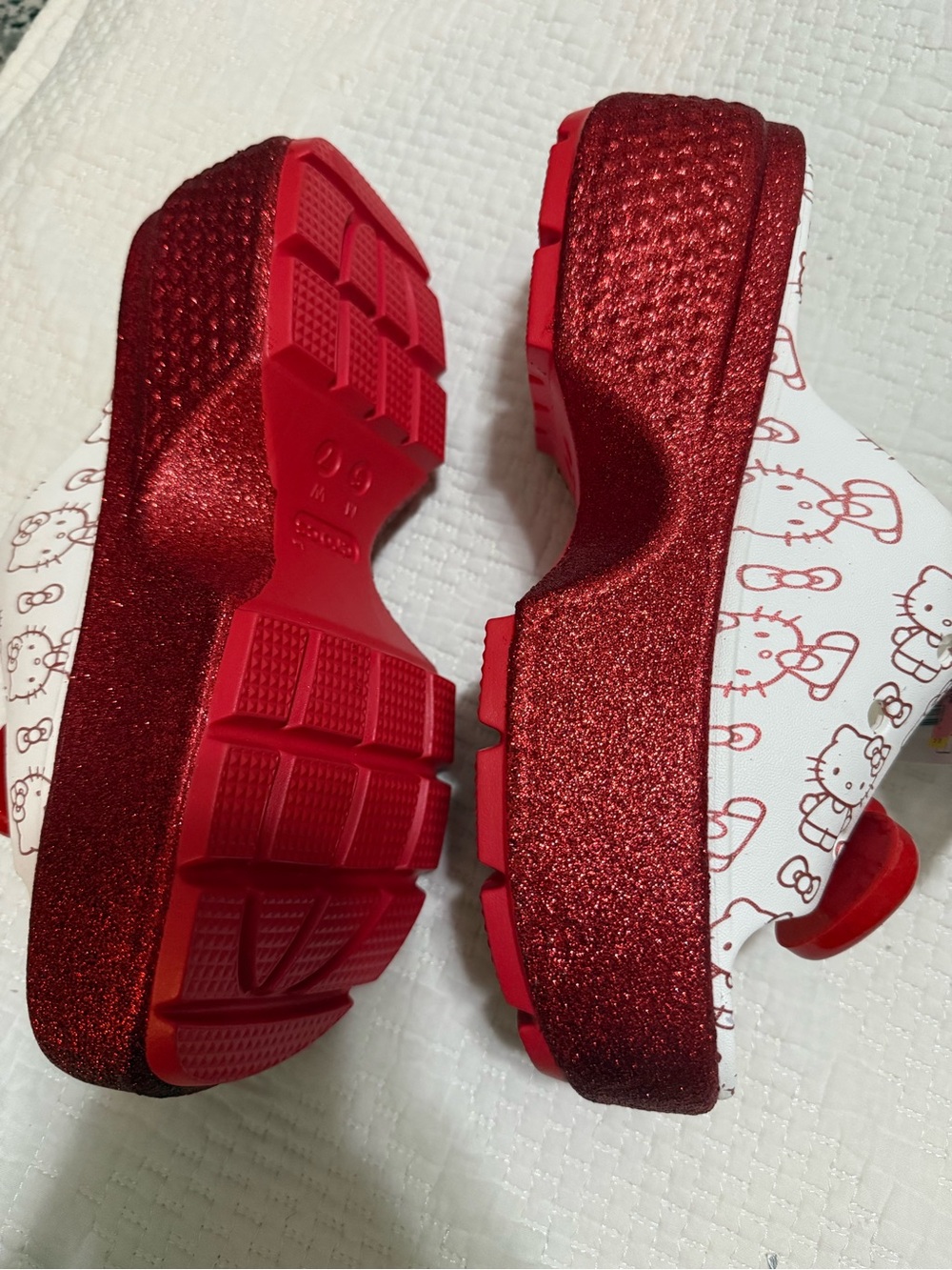 CROCS Women Red and White Hello Kitty Glitter - Picture 2 of 8